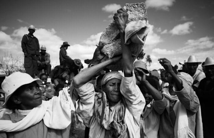 Culture de Madagascar : Le retournement des morts.